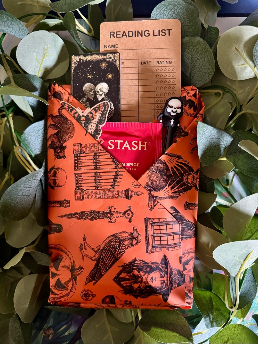 Blind Date with a Book: Halloween Edition 🎃📚🕸️ - Picture 4 of 7